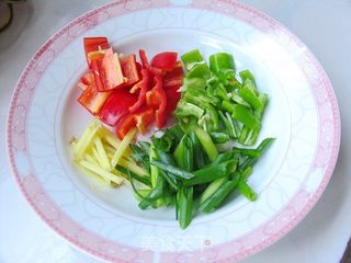 农家乐里超受欢迎的热菜——香干炒腊肉的做法步骤:3