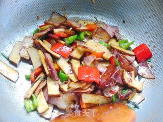 农家乐里超受欢迎的热菜——香干炒腊肉的做法步骤:10