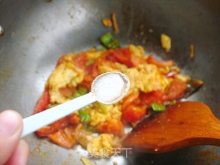 让经典菜品更有滋味——麻辣版西红柿炒鸡蛋的做法步骤:8