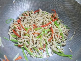 鲜美蛋白质——蚝油三丝的做法步骤:5