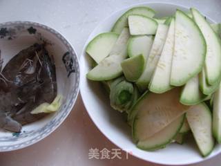 美味简单小菜---西葫芦虾的做法步骤:3