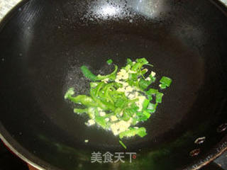 清炒西兰花--绿叶虽好也需红花点睛(西兰花如何越炒越绿)的做法步骤:5