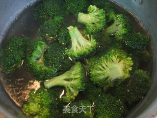 奶酪焗鱼块配西兰花的做法步骤：4