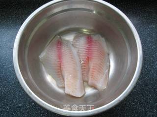 奶酪焗鱼块配西兰花的做法步骤：1