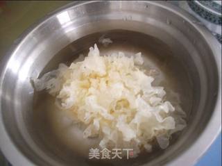 木瓜银耳羹的做法步骤:2