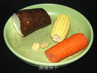 【玉米淮山骨头汤】的做法步骤：2