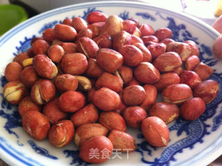 自制无油咸味花生米的做法步骤:6