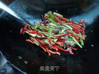 双椒炒鸡杂的做法步骤：7