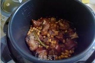 美容滋补—黄豆煲猪脚的做法步骤:13
