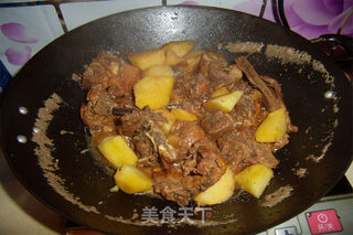 红烧排骨炖土豆的做法步骤:8