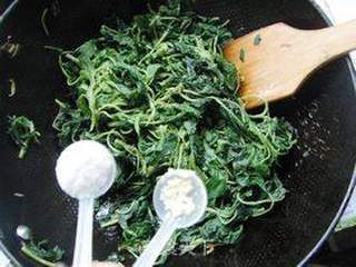 蒜香炒苋菜的做法步骤:9