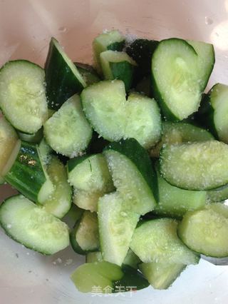 涼拌蒜辣黃瓜【傳統的家常涼拌】新鮮嚐的做法步骤:5