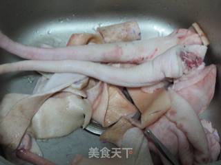 肉皮冻的做法步骤：1