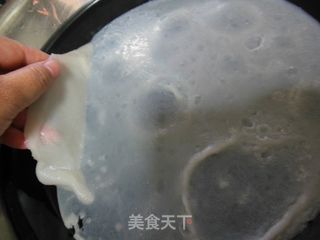 韭菜虾仁肠粉——白如雪 薄如纸 香滑可口的做法步骤：15