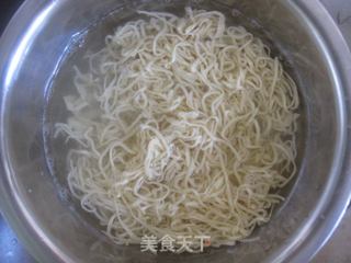【东北菜】-炝拌干豆腐丝的做法步骤:3
