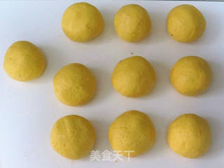 【造型南瓜饼】的做法步骤:9