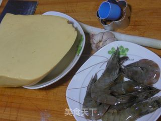 凤尾虾仁豆腐的做法步骤：1