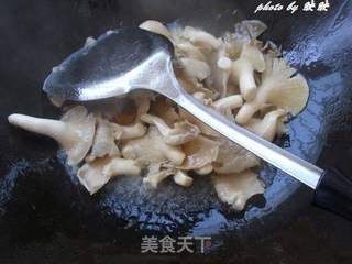 平菇豆腐烧肉的做法步骤:8