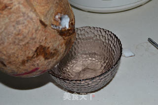 椰子炖乌鸡汤的做法步骤:2