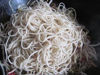 绿豆芽炒面的做法步骤:7