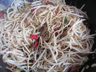 绿豆芽炒面的做法步骤:8