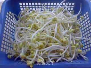 黄豆芽大骨汤的做法步骤:2