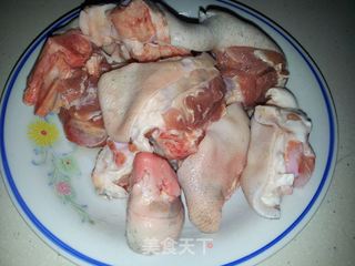 黄酒煮猪蹄的做法步骤：1