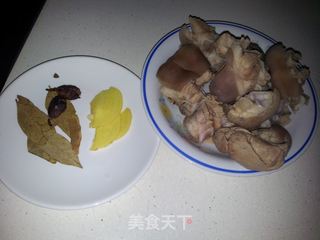 黄酒煮猪蹄的做法步骤：3