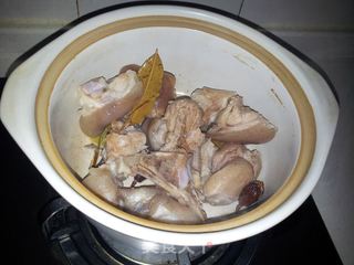 黄酒煮猪蹄的做法步骤：6