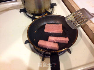 百吃不厌的午餐肉三明治的做法步骤:5