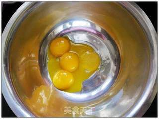 简单成就8寸戚风蛋糕的做法步骤:2
