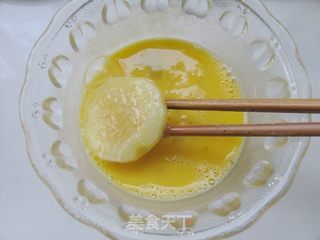 给你熟悉的山药换个吃法——芝麻椒盐山药片的做法步骤:3