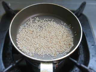 给你熟悉的山药换个吃法——芝麻椒盐山药片的做法步骤:7