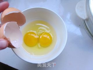 轻松营养早餐到——洋葱营养蛋饼的做法步骤:2