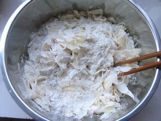 教你做筋道好吃的特色小吃——陕北洋芋擦擦的做法步骤:4