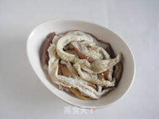 【蒜香手撕茄条】--- 近乎无油版的凉拌茄子的做法步骤:5
