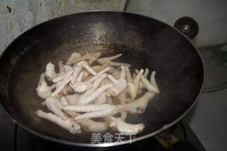 红烧鸡爪的做法步骤：3