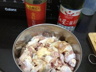 板栗烧鸡的做法步骤:3