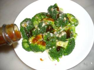 蒜香鲍汁西兰花的做法步骤:12
