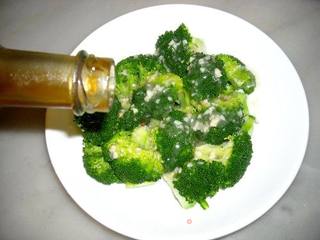 蒜香鲍汁西兰花的做法步骤:11