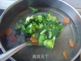 清新爽口---蚝油西兰花的做法步骤:2