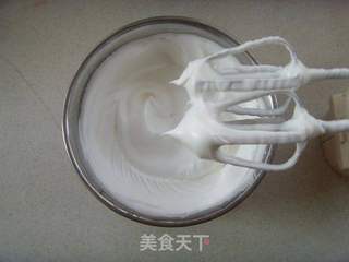 清新脱俗---酸奶戚风蛋糕的做法步骤:8