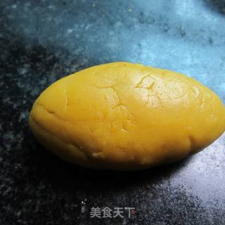 香肠夹饼的做法步骤：1