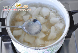 秋季润肺饮品——百合雪梨糖水的做法步骤:3