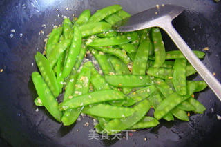 蒜香荷兰豆的做法步骤:8