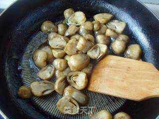 味美鲜甜---蚝油草菇的做法步骤:4