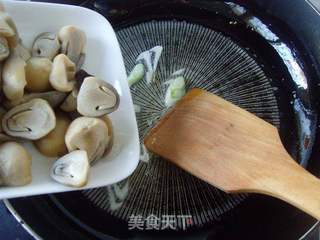 味美鲜甜---蚝油草菇的做法步骤:3