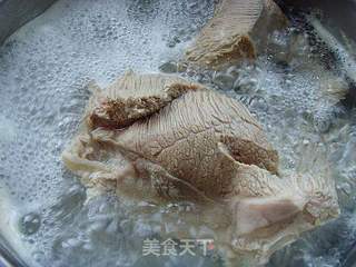 香辣过瘾---辣酱拌牛肉的做法步骤:2