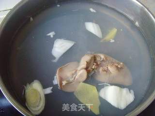 香醉鹅肝配蚝油香醋汁的做法步骤:2