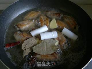 餐桌上的美味。。。啤酒酱香鸡翅的做法步骤:9